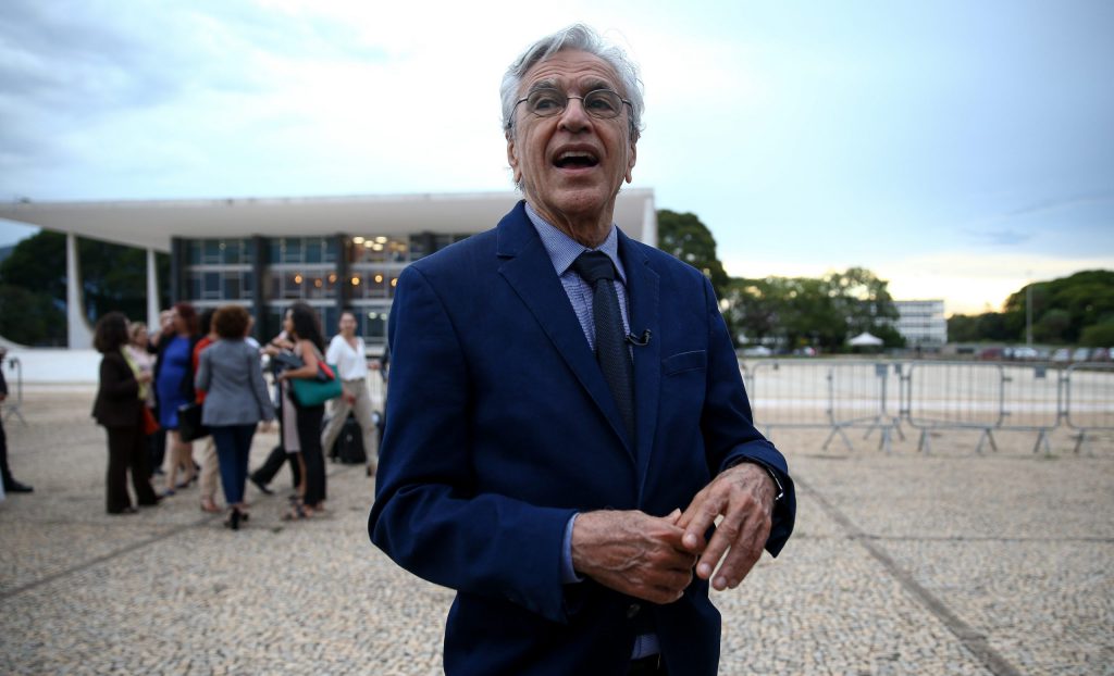 Caetano Veloso cobra R$ 94 mil de Alexandre Frota por indenização não paga