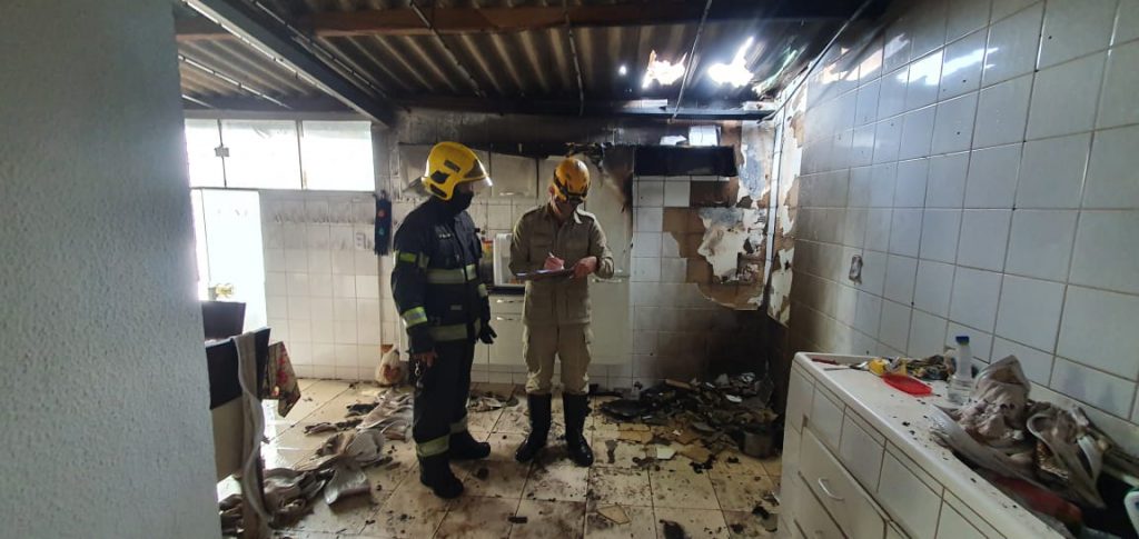 Corpo de Bombeiros se mobiliza às pressas para combater incêndio em Anápolis