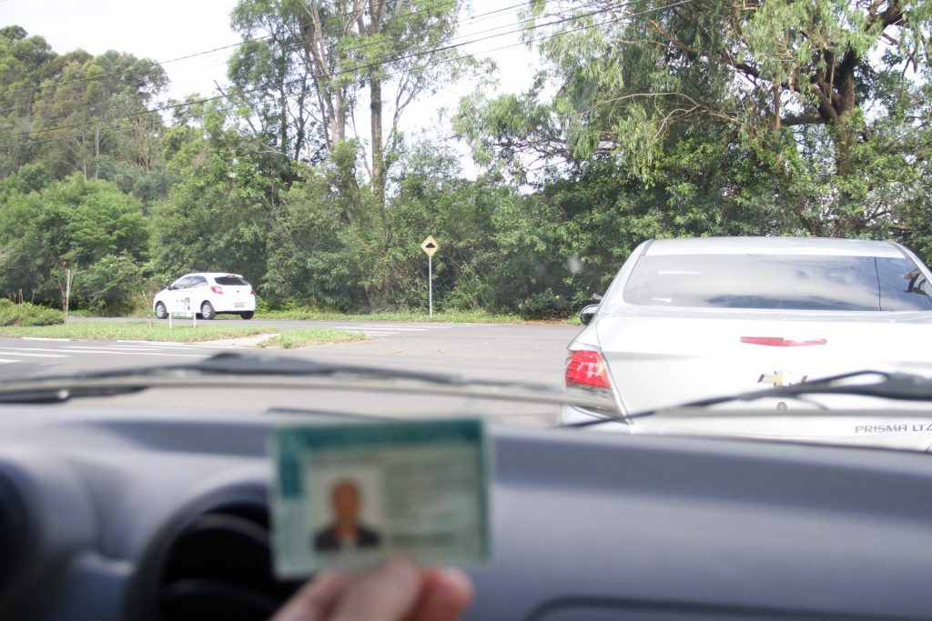 infrações de trânsito que podem suspender sua CNH