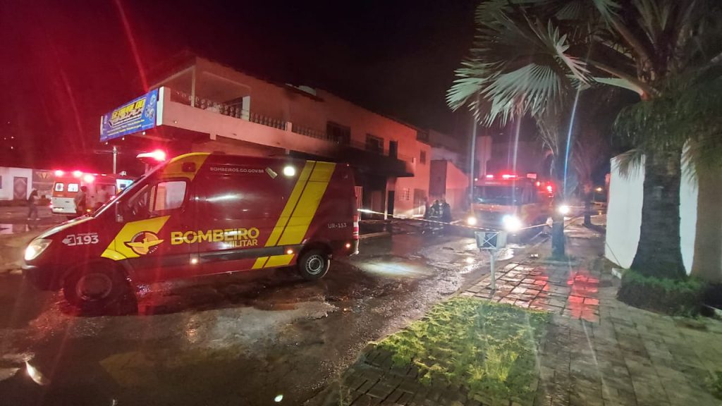 Crianças estavam no sobrado atingido por incêndio em Anápolis