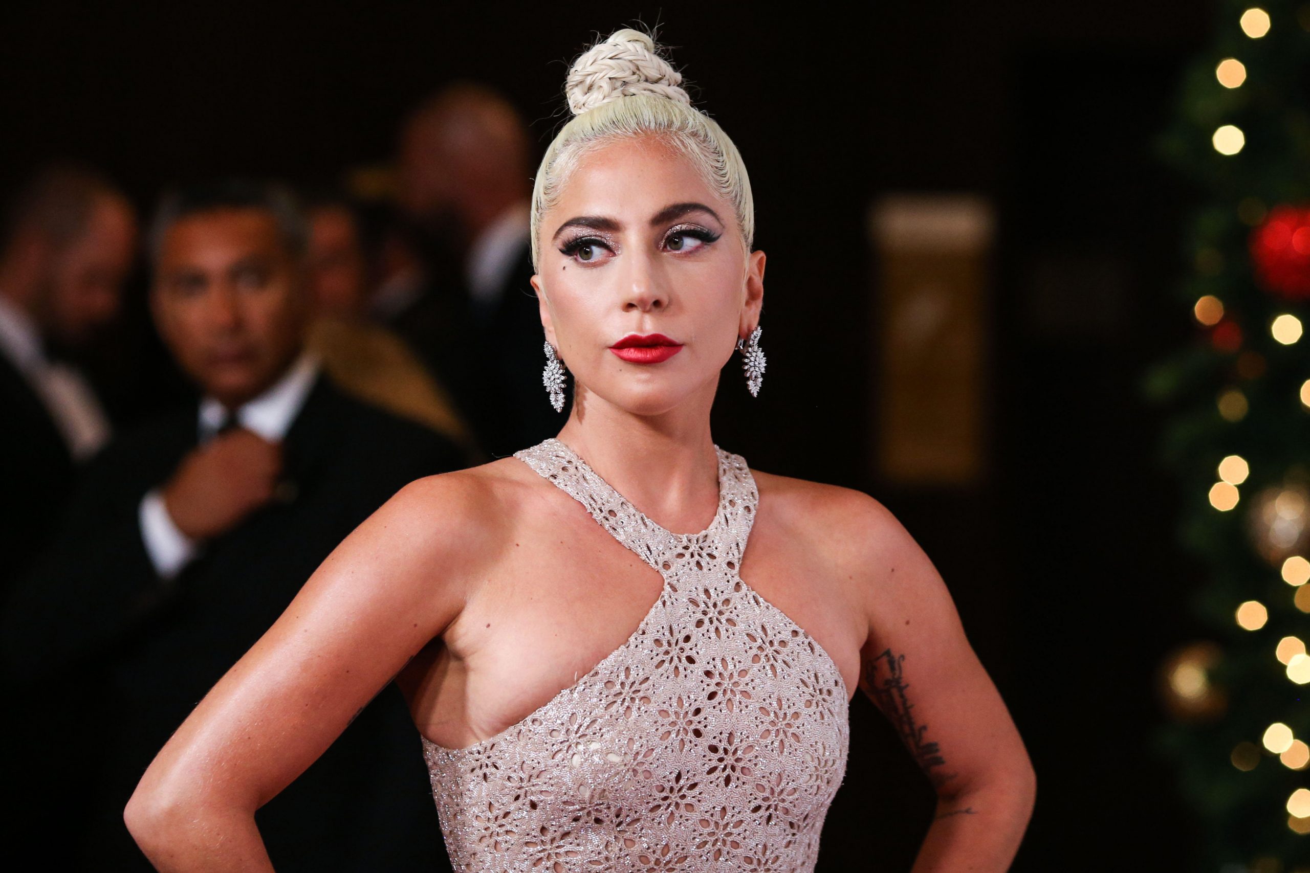 Lady Gaga tem dois cachorros roubados após passeio com ‘dog walker’