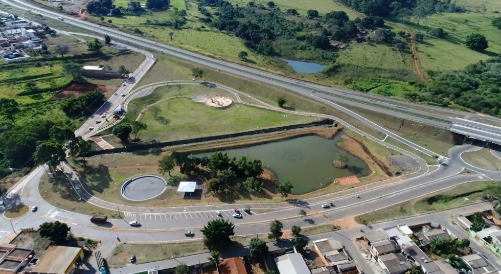 Por pouco dois bêbados não se mataram no Parque da Jaiara