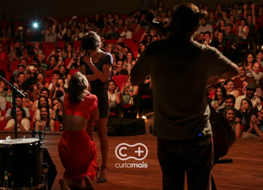 Em Goiânia, Mulher invade palco de Maria Gadú e pede namorada em casamento