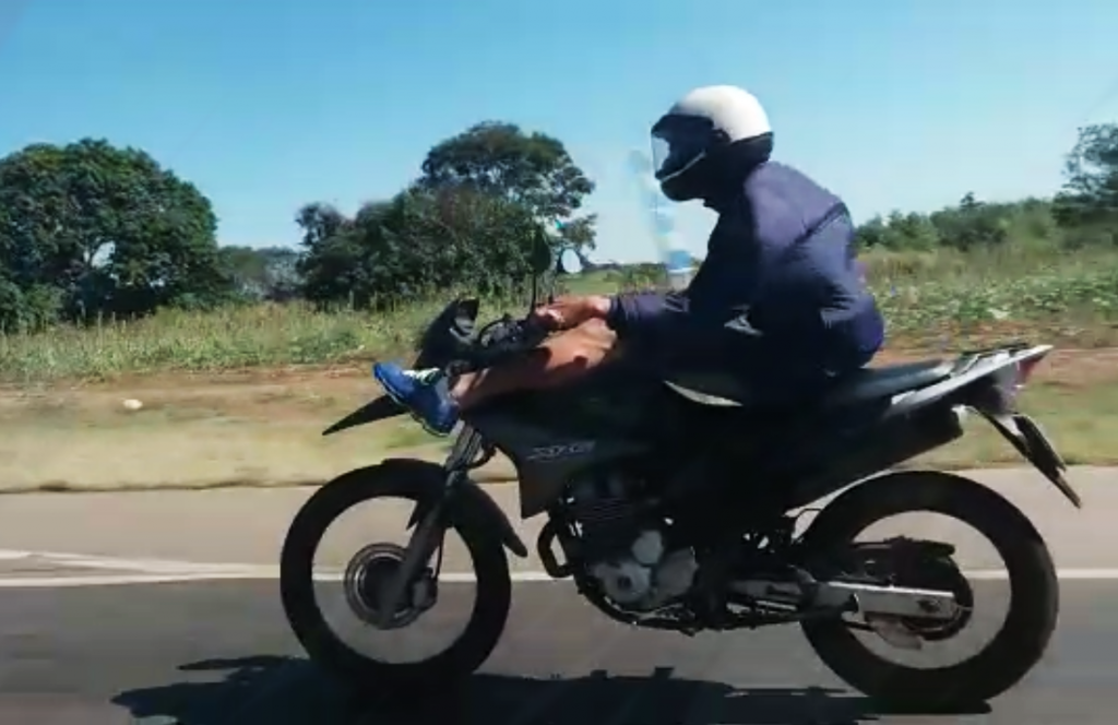 Motoqueiro que fazia gracinha na BR-060 é surpreendido por agentes da PRF