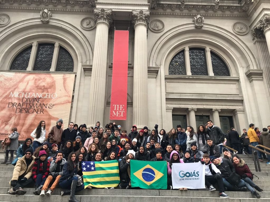 Governo de Goiás quer levar alunos da rede pública para países de língua espanhola