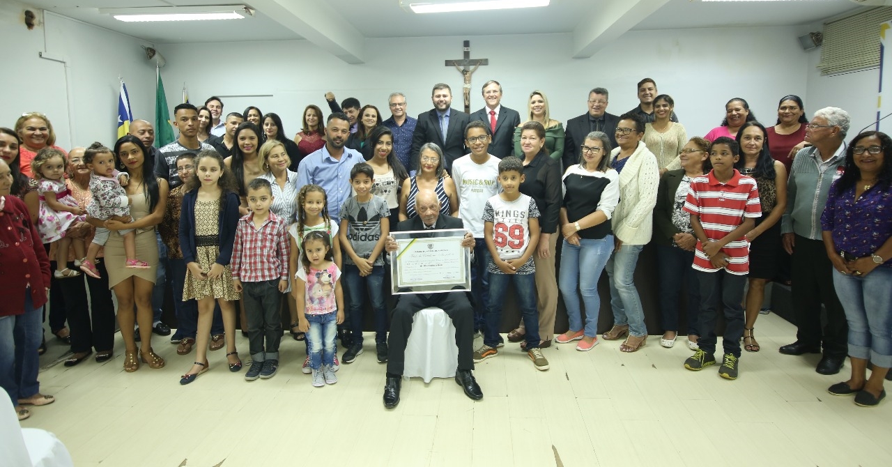 Com 112 anos, homem mais velho do Brasil ganha título de cidadão anapolino