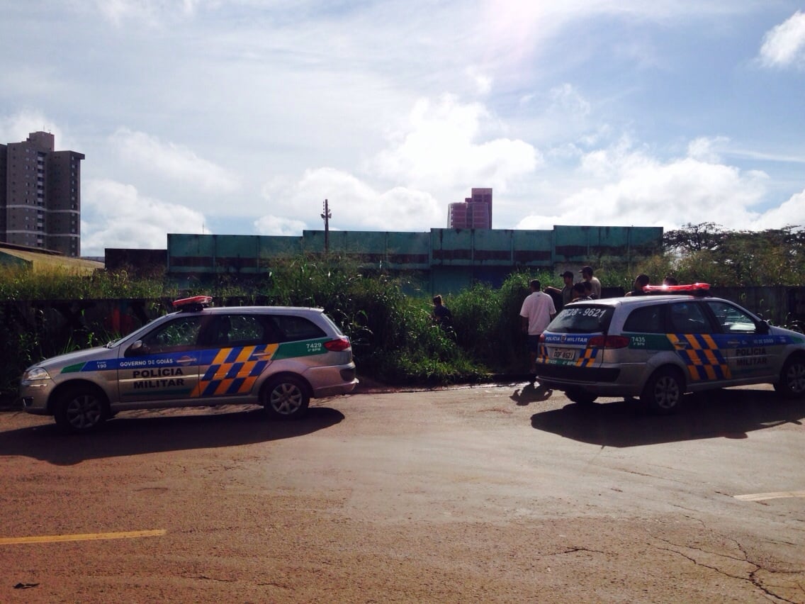 Homem é morto a facadas em casa abandonada no JK Industrial, em Anápolis