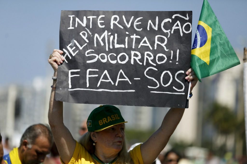 Manifestantes programam ato em Anápolis para pedir intervenção militar no Brasil