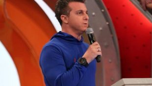 Pergunta que parece fácil pegou até o Huck de surpresa no ‘Quem Quer Ser um Milionário’