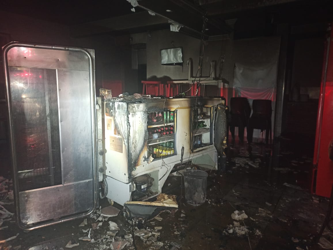 Restaurante em Anápolis fica totalmente destruído após incêndio