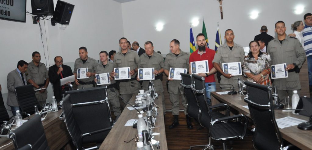 Policiais são homenageados por prisões de assassinos de mulheres em Anápolis