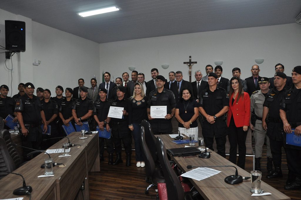 Câmara Municipal homenageia trabalho exemplar de policiais de Anápolis