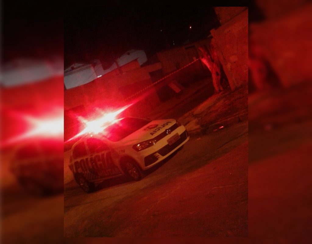 Casa é invadida na madrugada e moradores são executados a tiros