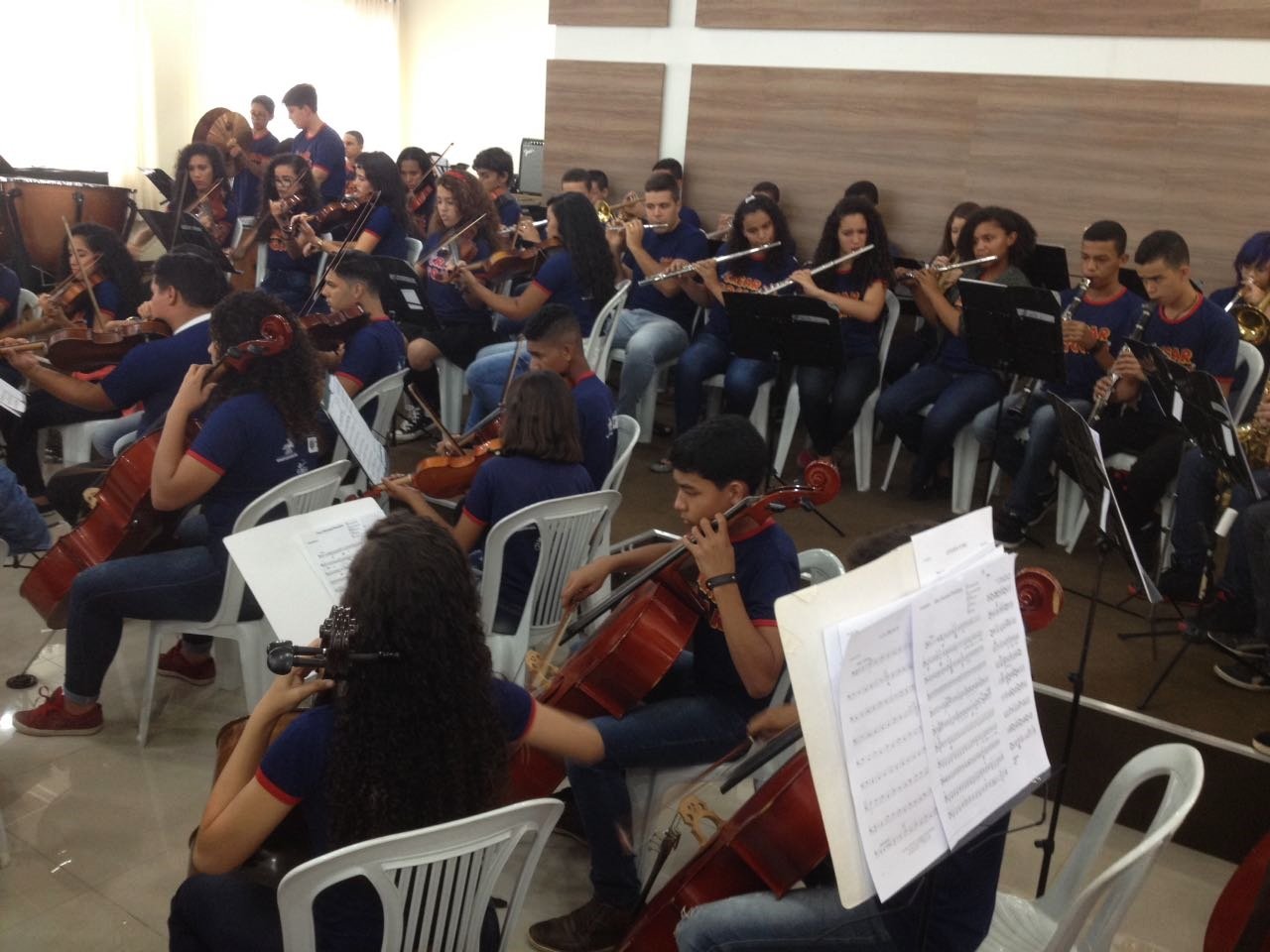 Curso oferece 80 vagas gratuitas para adolescentes de Anápolis aprenderem a tocar em orquestra