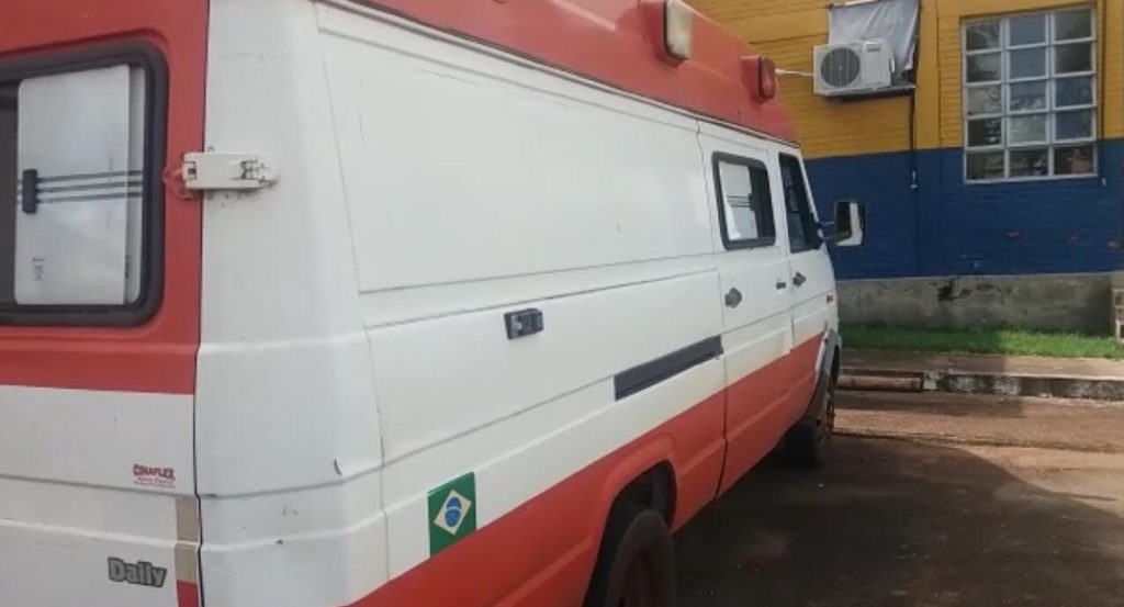 Ambulância foi parada em Anápolis e o que tinha dentro dela fez veículo ser apreendido