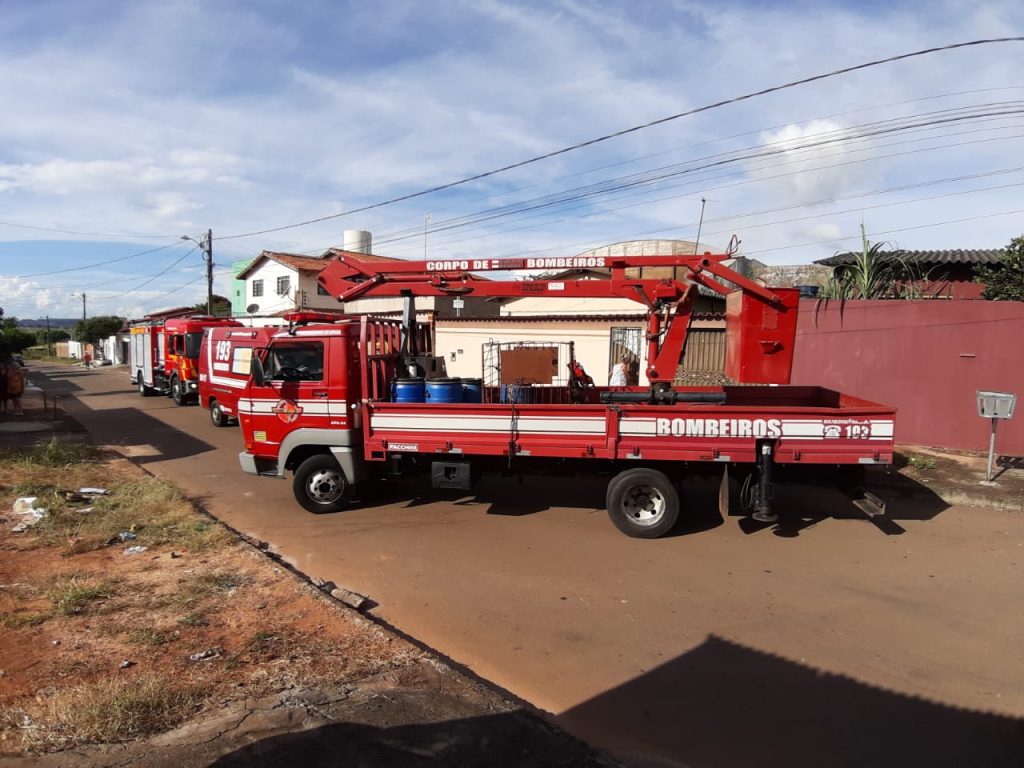 Casa pega fogo na região Nordeste de Anápolis