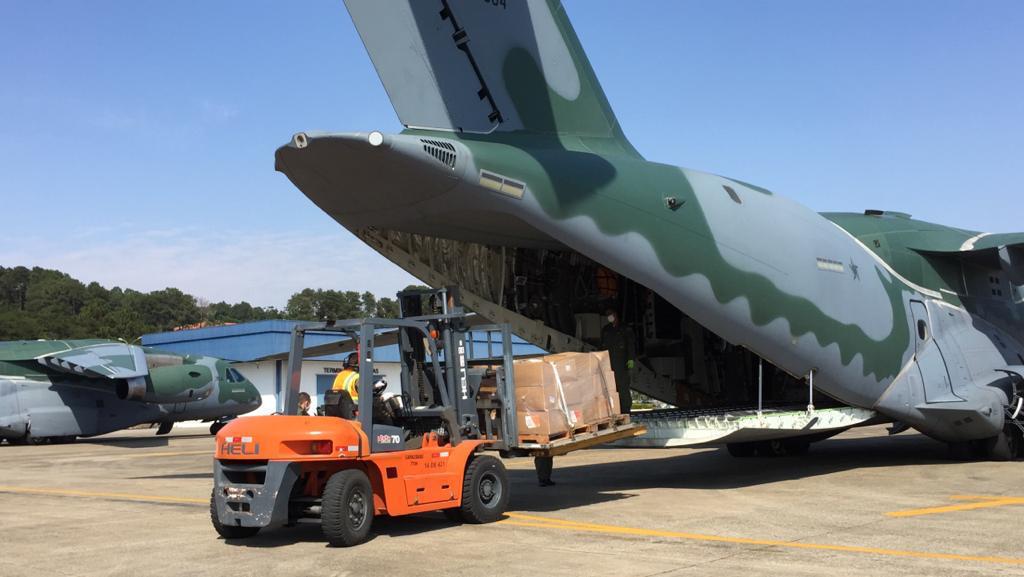 Entre as mais potentes do mundo, aeronaves da Ala 2 levam materiais de saúde para Manaus