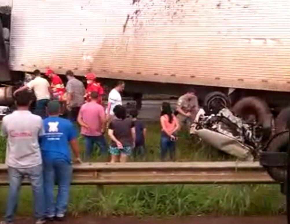 Acidente entre carro e caminhão faz vítima grave na BR-060, em Anápolis