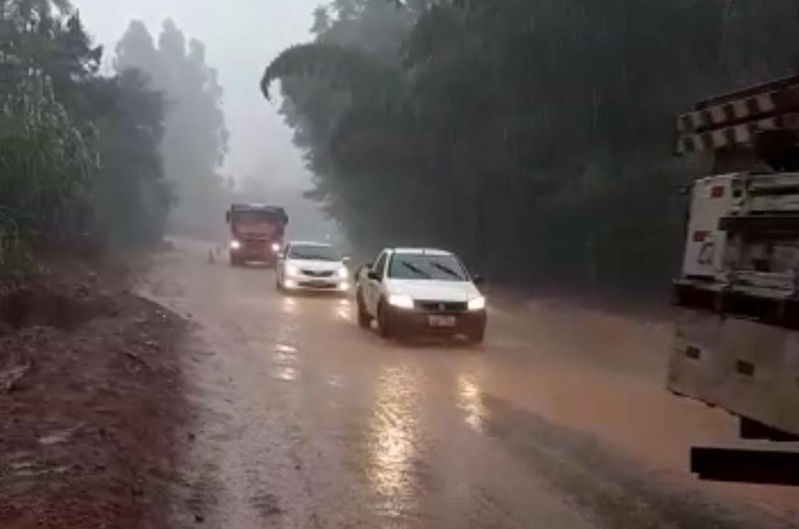 Chuva forte volta a causar transtornos na BR-414, em Anápolis