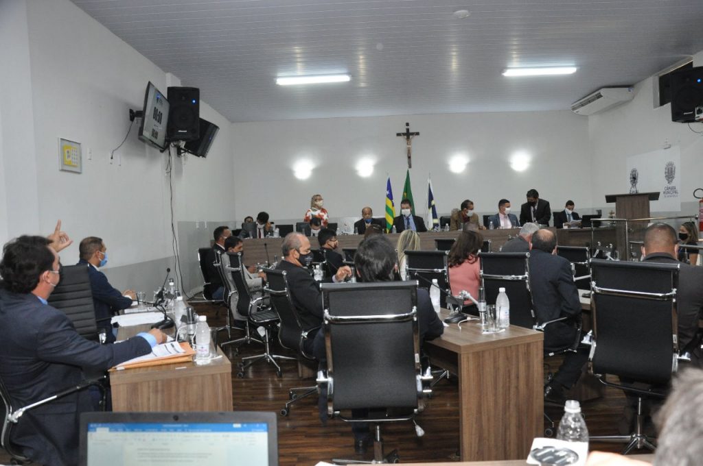 Câmara de Anápolis aprova punição para aglomeração de pessoas