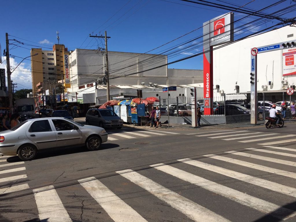 Energia elétrica cai no Centro de Anápolis e deixa trânsito desgovernado