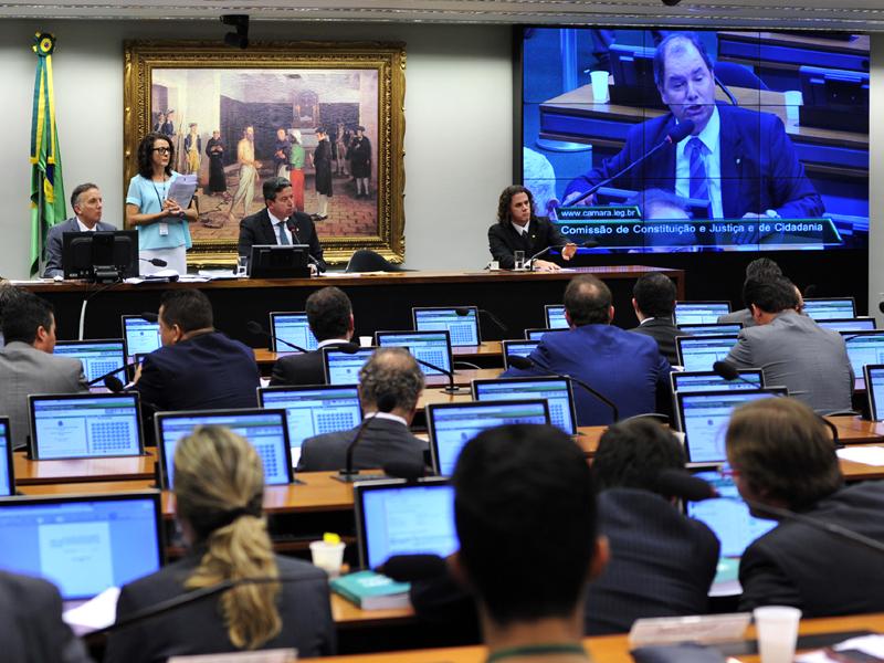 Deputados ‘escondem’ votos sobre denúncia