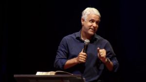 Pastor Cláudio Duarte chega a Goiânia com palestra inédita sobre as "Fases da Vida"