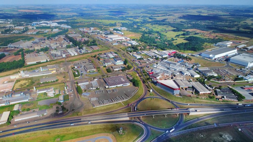 Idoso levou socos após discussão em estacionamento de indústria no DAIA