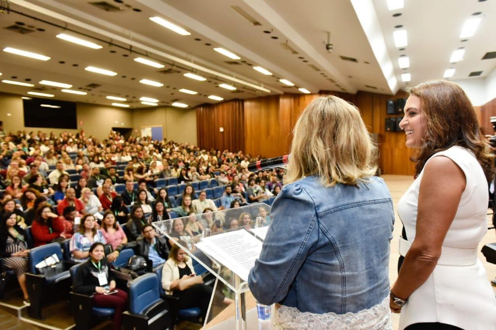 ‘Governo trabalha dia e noite para que Educação seja referência no Brasil’, afirma Gracinha Caiado