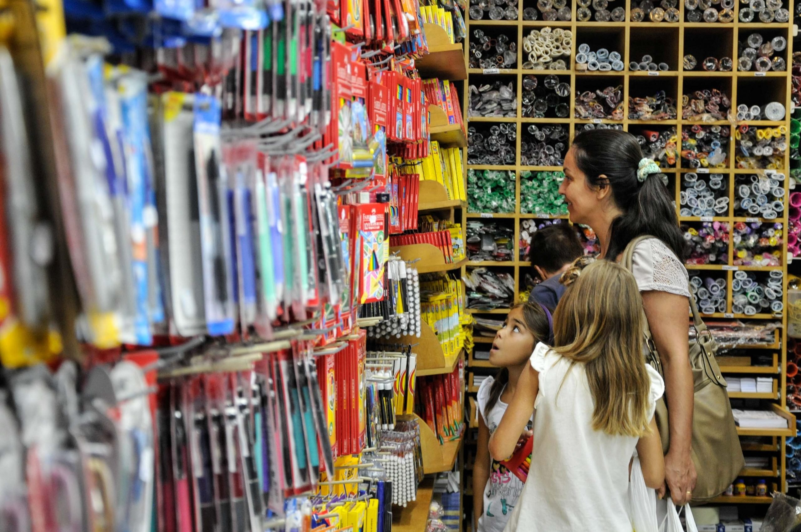 Pais que se sentirem prejudicados com listas de materiais podem procurar o Procon Anápolis