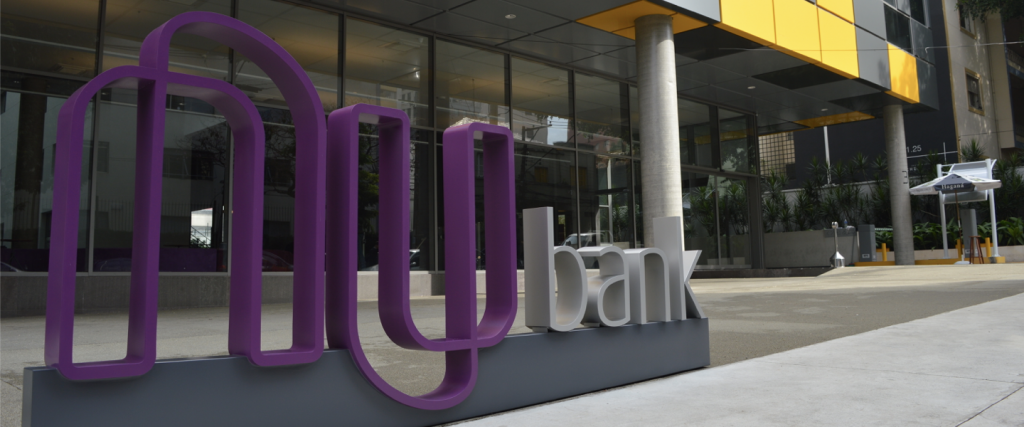 Após polêmica com fundadora, Nubank investe R$ 20 milhões em inclusão racial