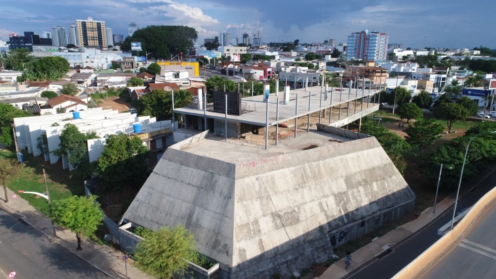 Prédio abandonado da Câmara de Anápolis está a um passo de passar para as mãos da Prefeitura