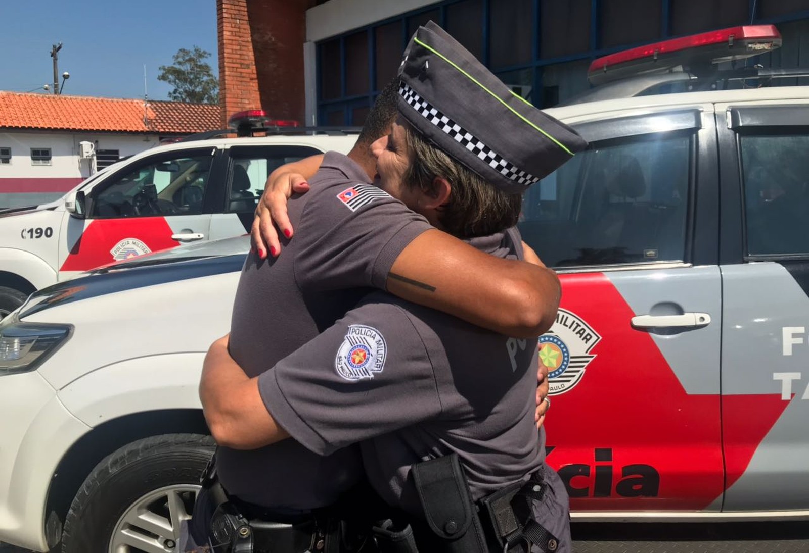 Sargento da PM descobre que heroína da infância é sua colega de farda