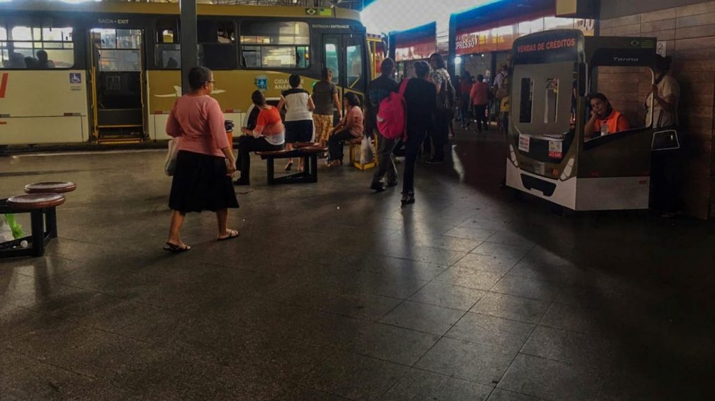 Terminal só volta a abrir segunda-feira (13); ônibus até lá somente para o DAIA