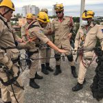Treinamento de altura do Corpo de Bombeiros na Câmara Municipal de Anápolis