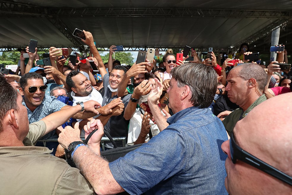 Os famosos que estão protestando contra Bolsonaro após ato do presidente no Rio