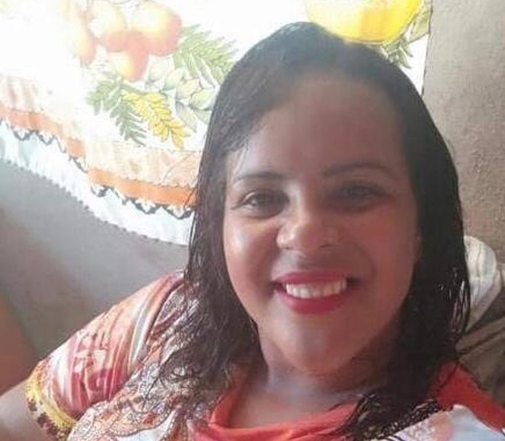 Mulher é brutalmente assassinada e arrastada por 40 metros na frente dos filhos