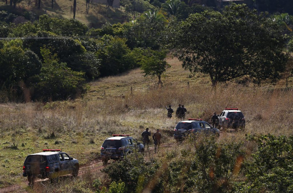 Esta tem sido a saída encontrada pelos moradores de Cocalzinho assustados com a caçada a Lázaro