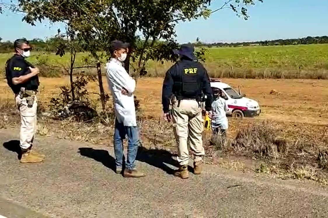 Motorista de ambulância que transportava paciente com suspeita de Covid é preso na BR-153