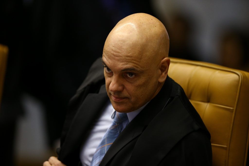 Moraes atua para incluir no Código Eleitoral regras que enquadrem big techs