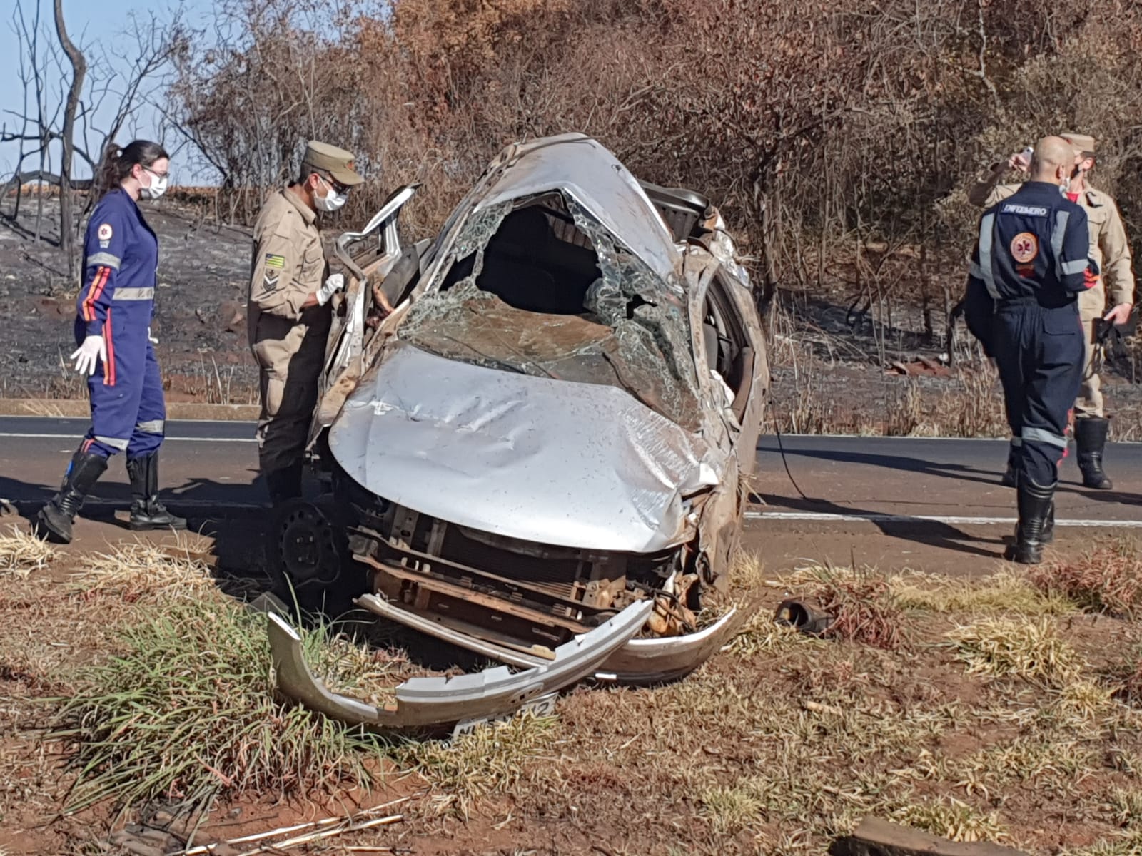 Acidente gravíssimo com carro deixou dois mortos na BR-060