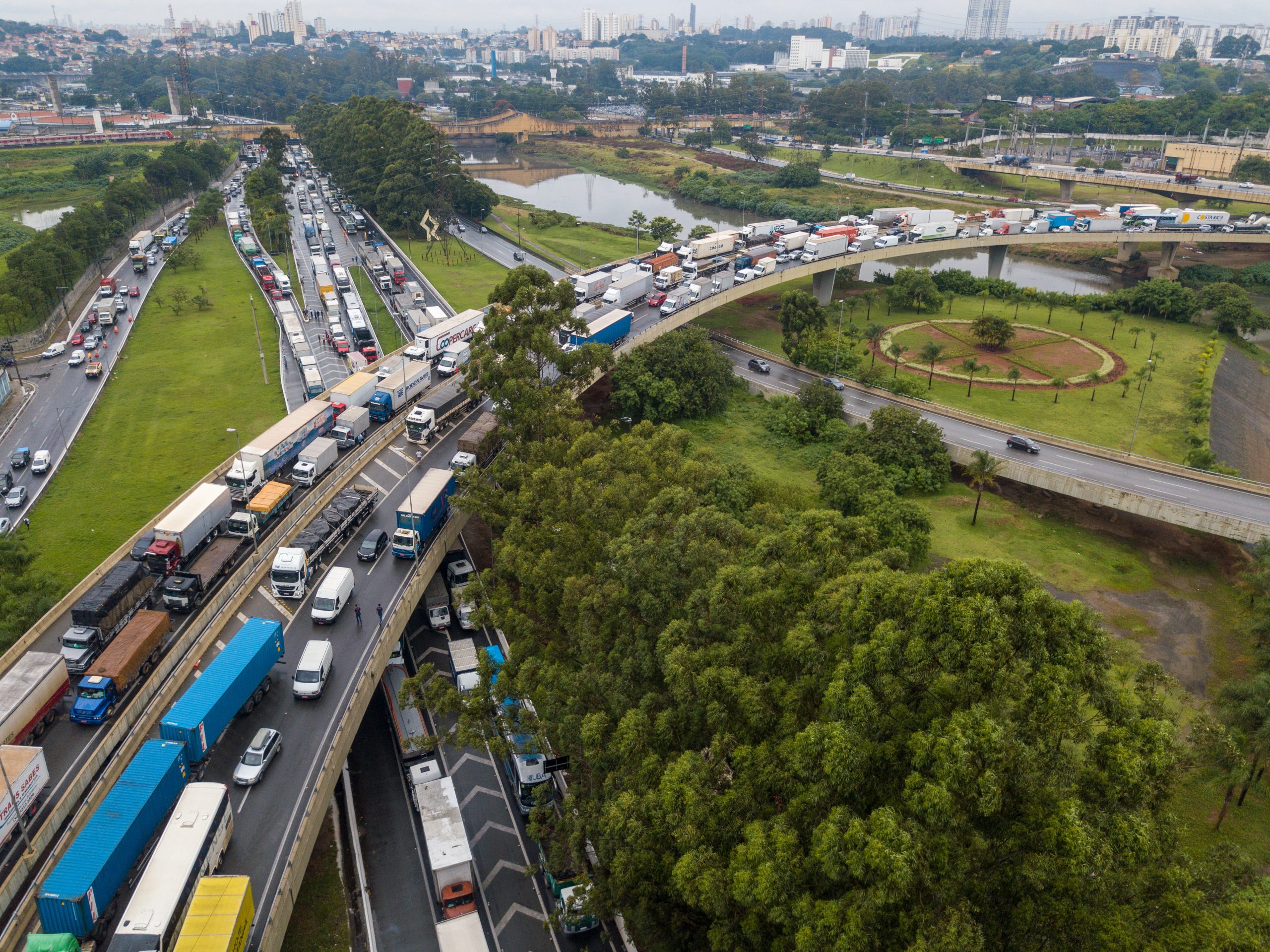 Caminhoneiros dizem que param no dia 1º caso Bolsonaro não atenda demandas