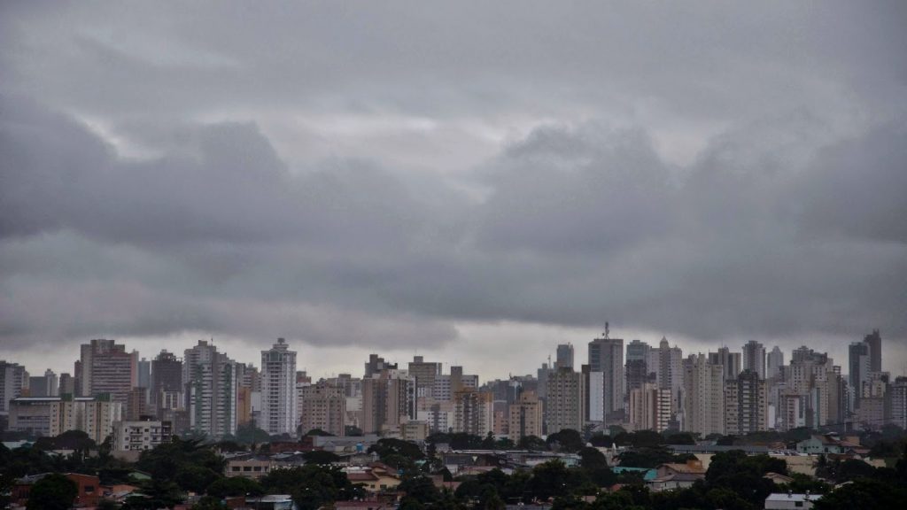 Vista do Centro de Goiânia com céu nublado. (Foto: Governo De Goiás)