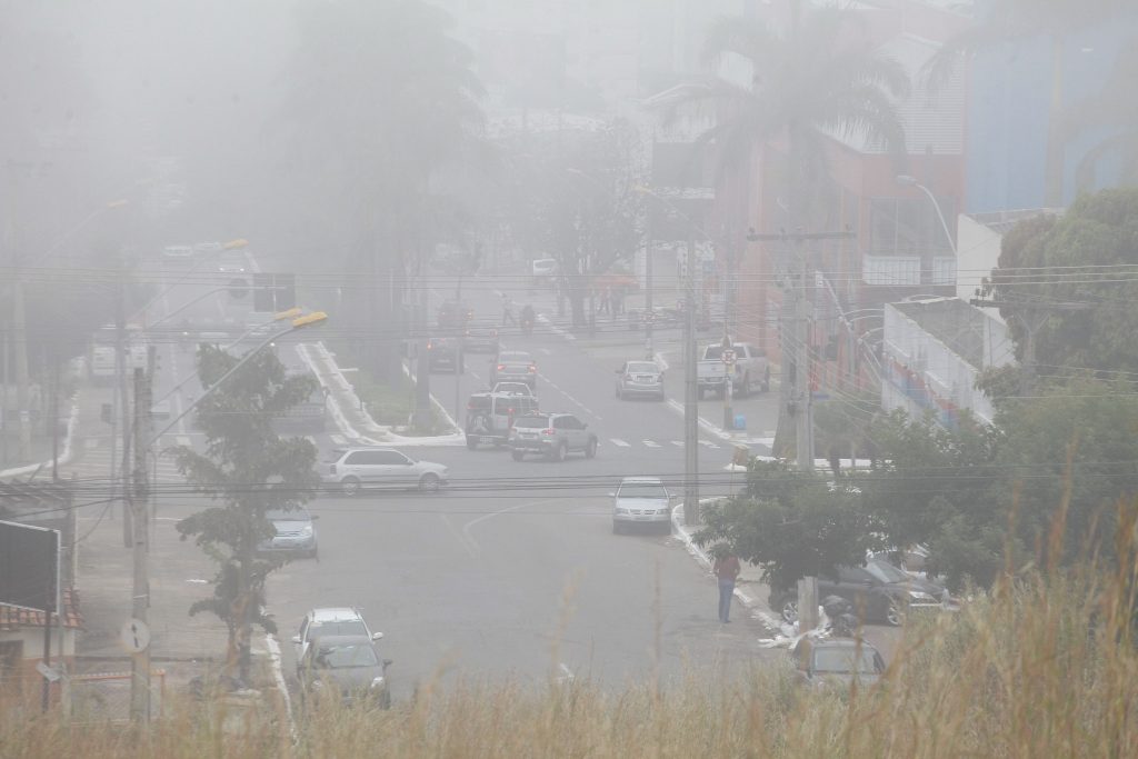 Avanço de frente fria vinda do Sul provocará tempestades em diversas cidades de Goiás neste domingo (22)