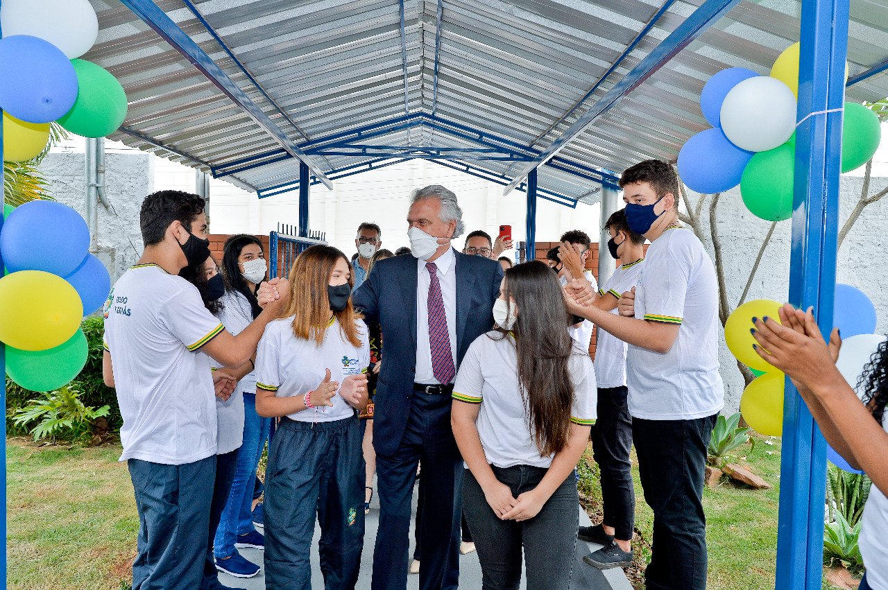 Caiado quer dar auxílio de R$ 100 mensais para alunos da rede estadual