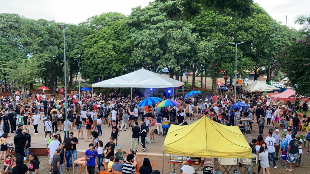 Evento com temática LGBTQIA+ lotou a Praça do Ancião na tarde de domingo (28)