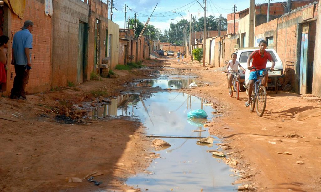 Saneamento básico ainda está longe de ser realidade para todos moradores de Goiânia, Anápolis e Aparecida