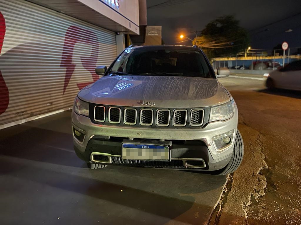 Homem cai em avenida e morre na hora após ser atingido por Jeep