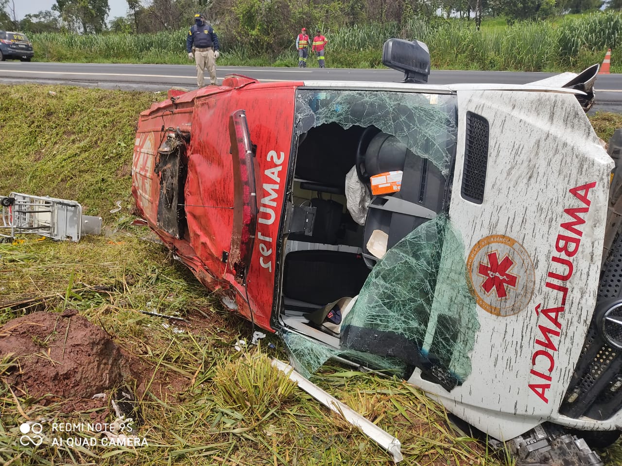 Ambulância do SAMU se envolve em grave acidente na BR-153