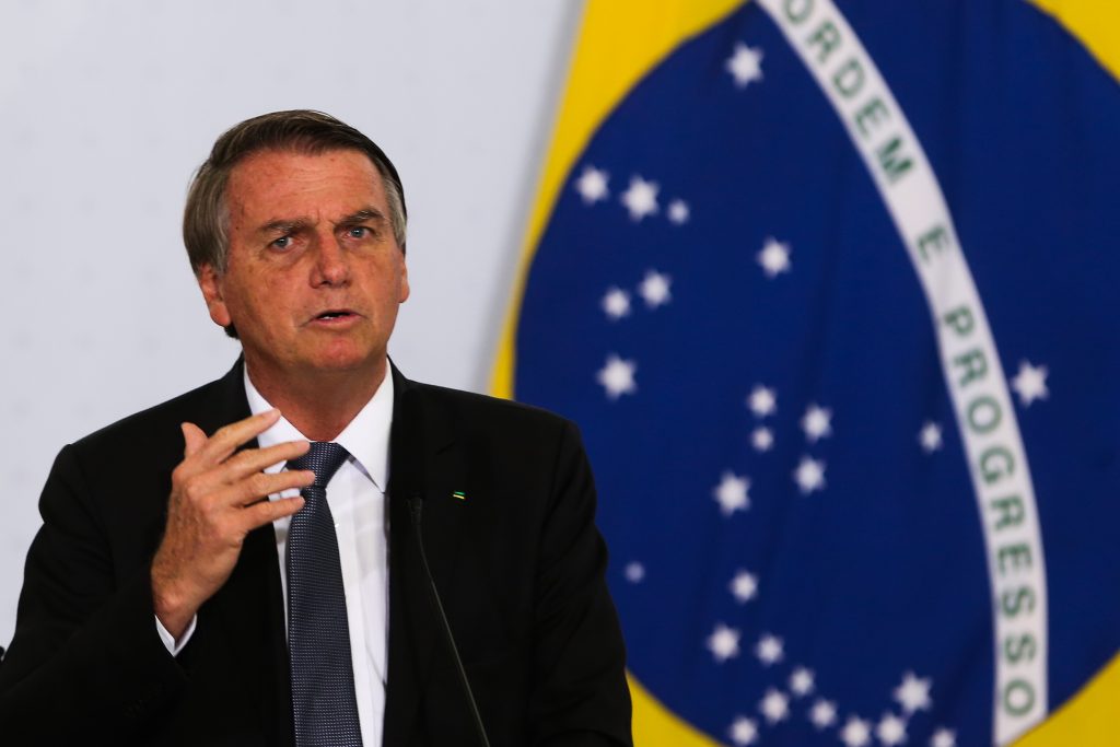 CGU investiga se registro de vacina de Bolsonaro é verdadeiro, diz ministro